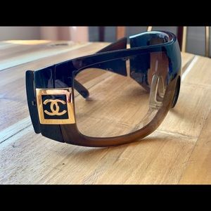 Chanel Oversized sunglasses authentic
